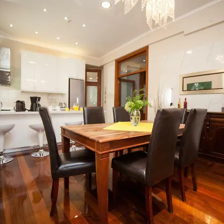 Luxury Maisonette In Town Holiday home